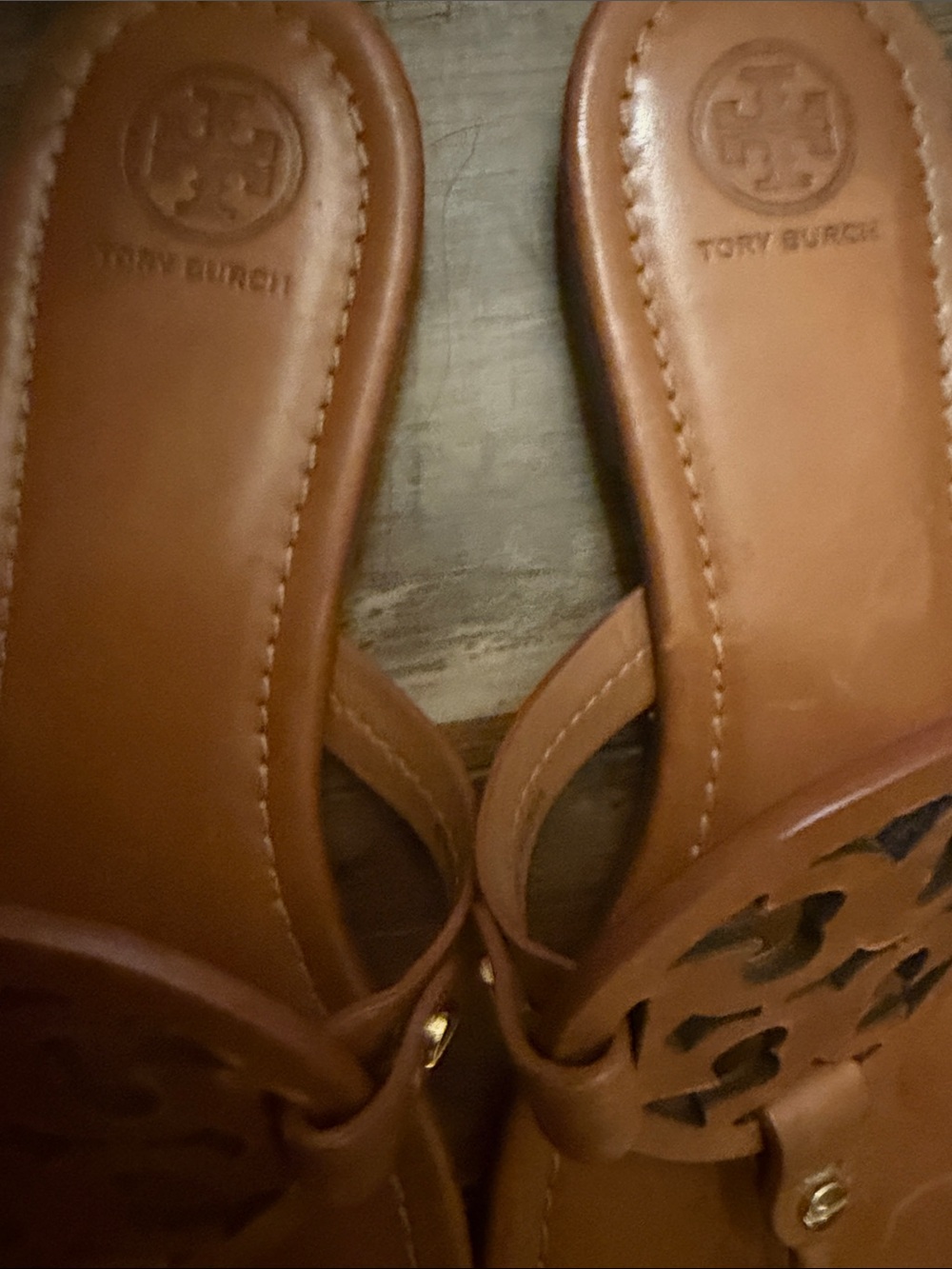 Tory Burch Tan Leather Logo Thong Sandals - Picture 5 of 6